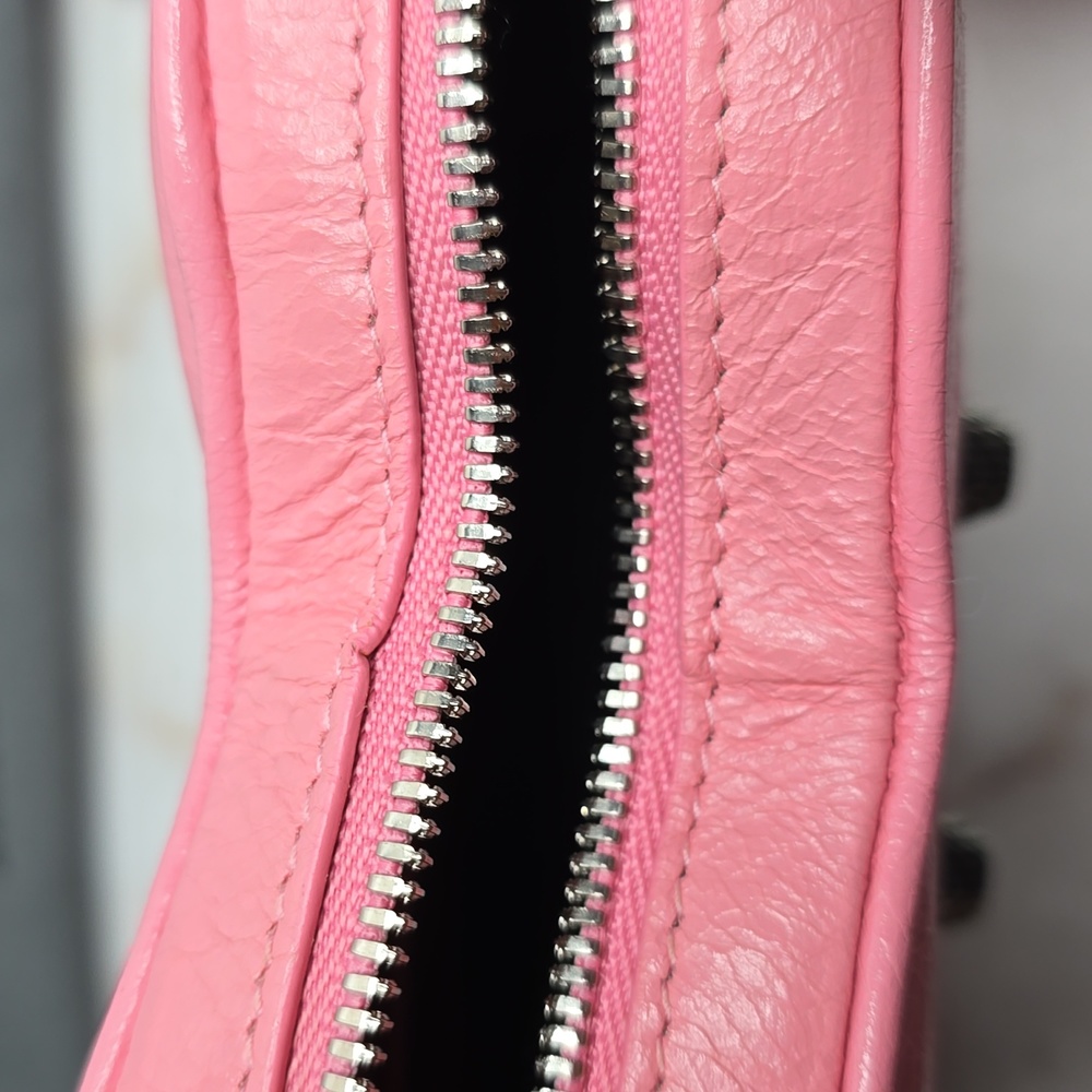BALENCIAGA Le Cagole Heart Mini Studded Crinkled-leather pink Valentine'… - Picture 11 of 17